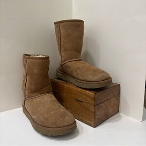 UGG Women's Classic Short II Boots size 7